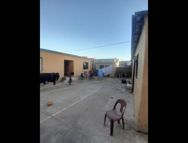 10 BEDROOM HOUSE FOR SALE IN ROODEPOORT